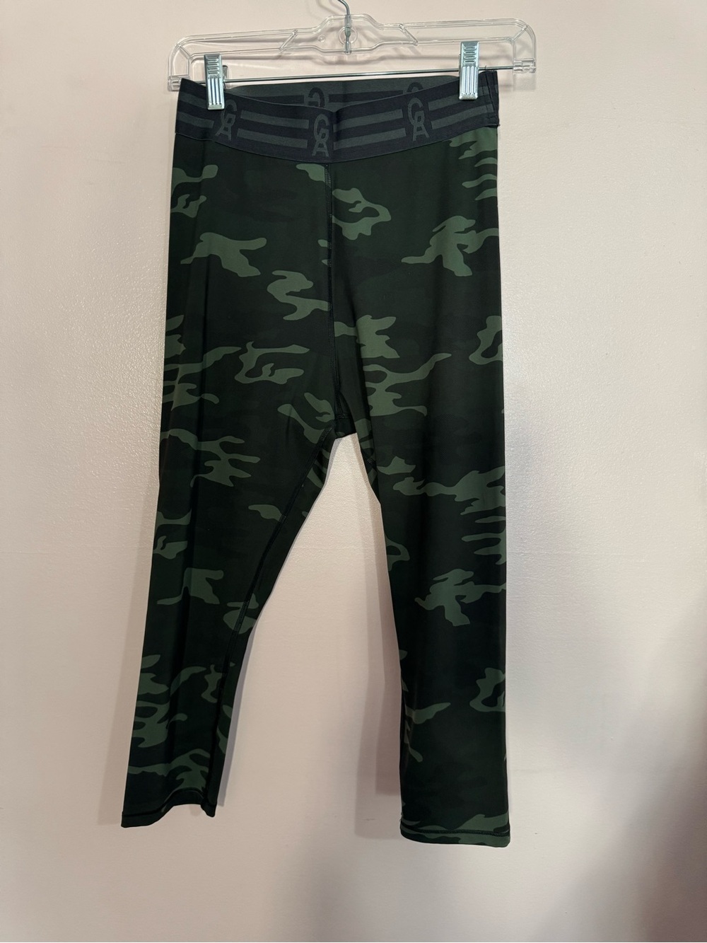 Good American Camo Capri Leggings